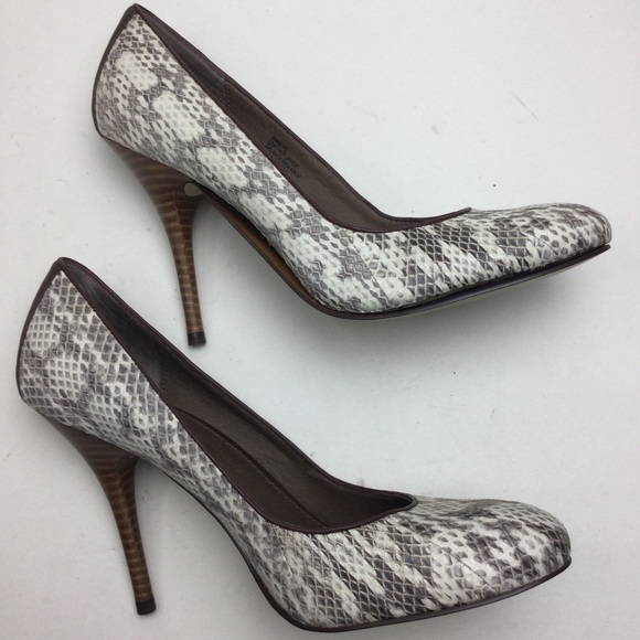 B Makowsky Neve Python Snake Print Leather Round Toe Pumps Size 7.5 - Picture 5 of 12